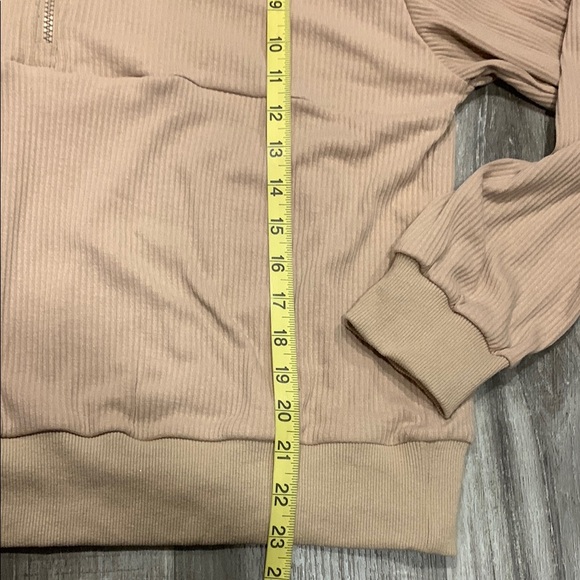 NWT Kangaroo Pocket Tan Quarter-Zip Pullover Medium - Picture 8 of 12